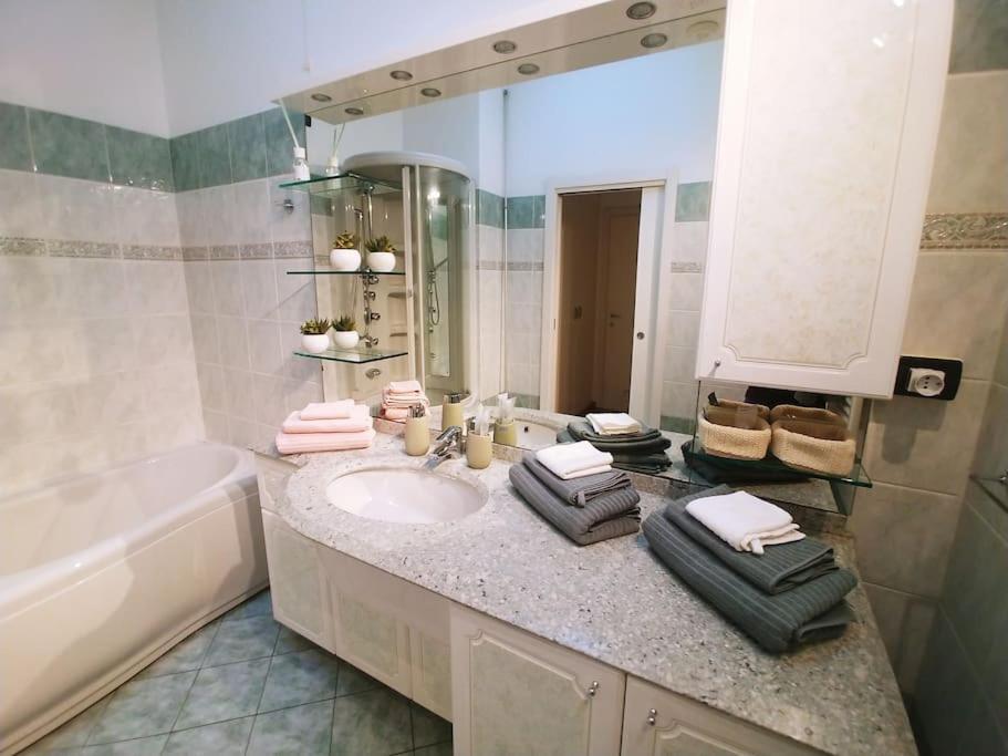 ジェノヴァAttico Nelle Torri Di Fiumaraアパートメント エクステリア 写真